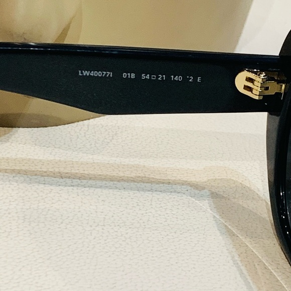 New LOEWE Sunglasses - Picture 11 of 13